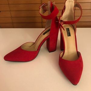 Cute red heels 👠